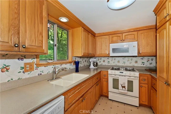 28671 Zion Drive, Lake Arrowhead, California 92352