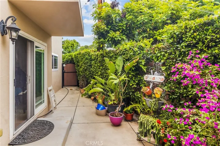 1415 Cosmic Way, Glendale, California 91201
