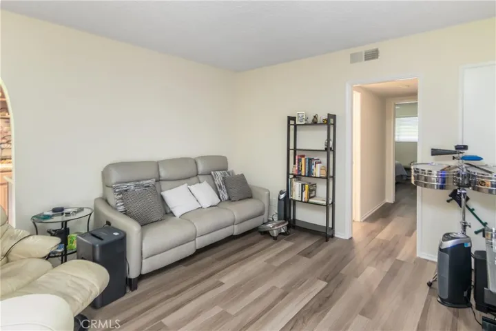1415 Cosmic Way, Glendale, California 91201