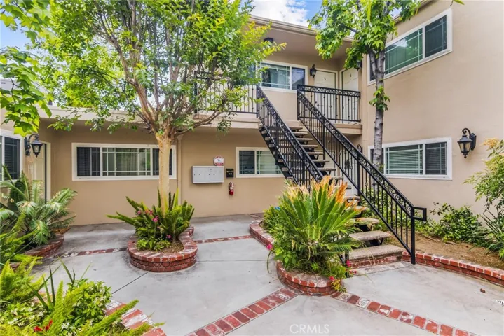 1415 Cosmic Way, Glendale, California 91201