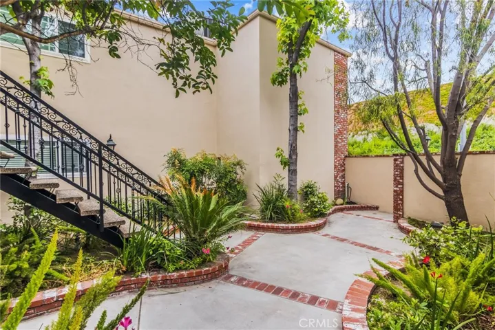 1415 Cosmic Way, Glendale, California 91201