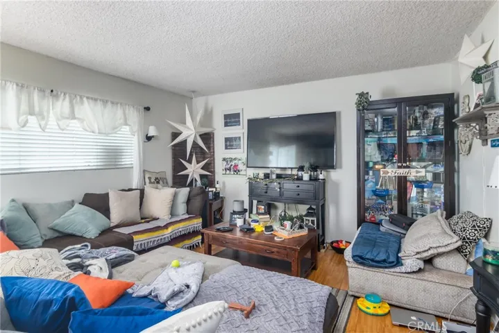 1415 Cosmic Way, Glendale, California 91201