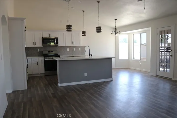 22192 Goshute Avenue, Apple Valley, California 92307