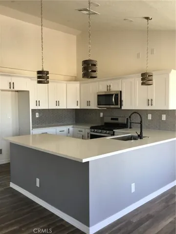 22192 Goshute Avenue, Apple Valley, California 92307