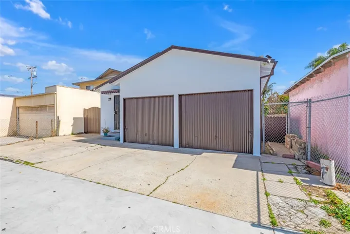 1 car garage for each unit