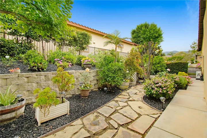 24100 Nobe Street, Corona, California 92883