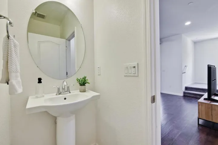 61 Montecito Vista Drive 4, San Jose, California 95111