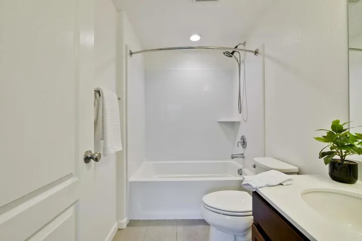 61 Montecito Vista Drive 4, San Jose, California 95111