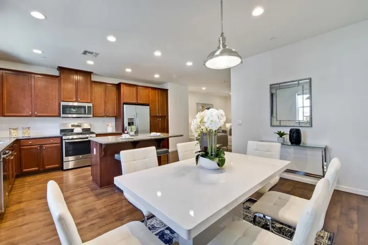 61 Montecito Vista Drive 4, San Jose, California 95111
