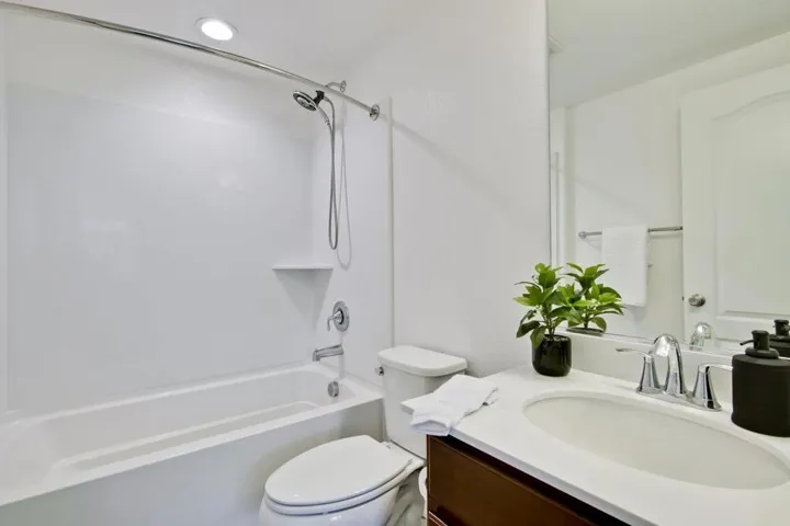 61 Montecito Vista Drive 4, San Jose, California 95111