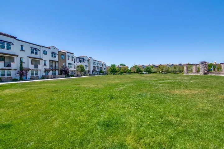 61 Montecito Vista Drive 4, San Jose, California 95111