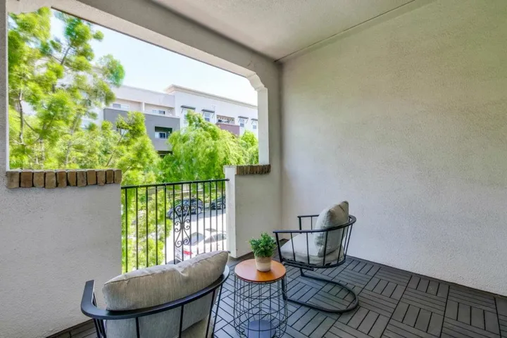61 Montecito Vista Drive 4, San Jose, California 95111