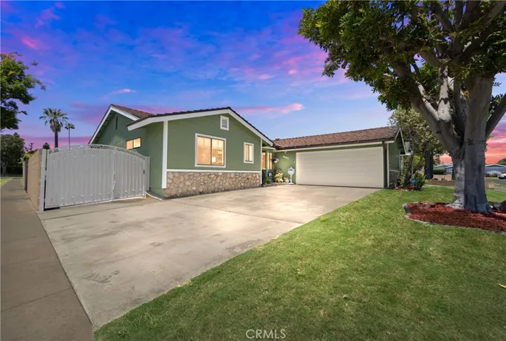 6051 Richmond Avenue, Garden Grove, California 92845