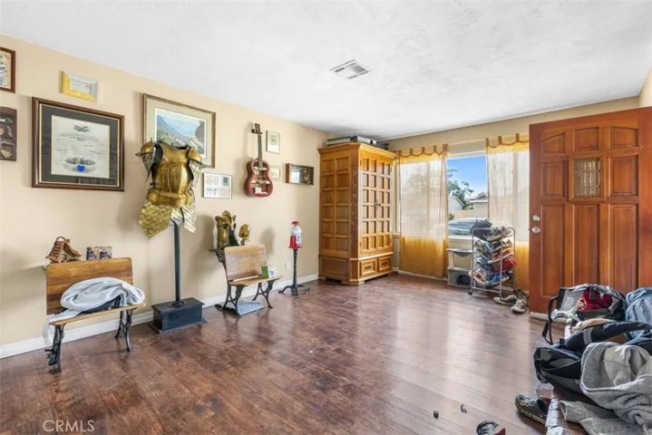 6384 Caroline Avenue, Simi Valley, California 93063