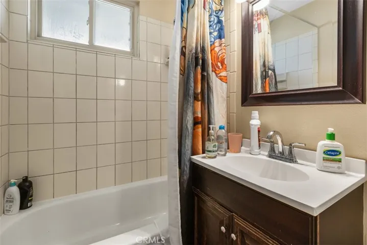 6384 Caroline Avenue, Simi Valley, California 93063