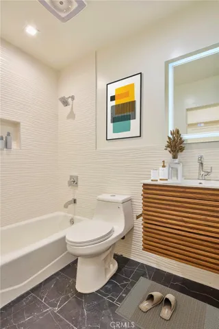 1047 N Sierra Bonita Avenue 13, West Hollywood, California 90046