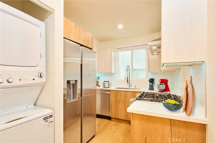1047 N Sierra Bonita Avenue 13, West Hollywood, California 90046