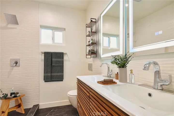 1047 N Sierra Bonita Avenue 13, West Hollywood, California 90046