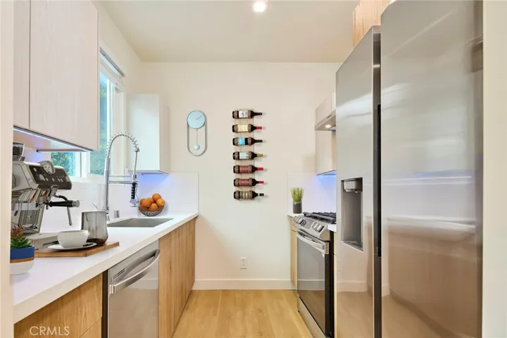 1047 N Sierra Bonita Avenue 13, West Hollywood, California 90046