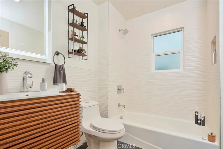 1047 N Sierra Bonita Avenue 13, West Hollywood, California 90046