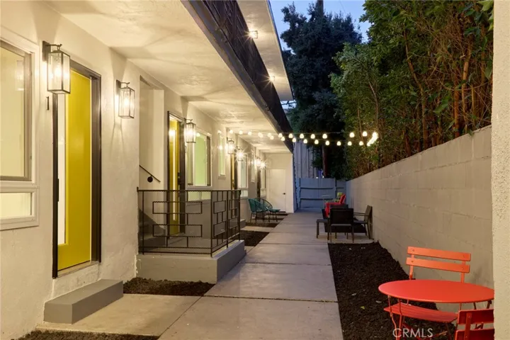 1047 N Sierra Bonita Avenue 13, West Hollywood, California 90046