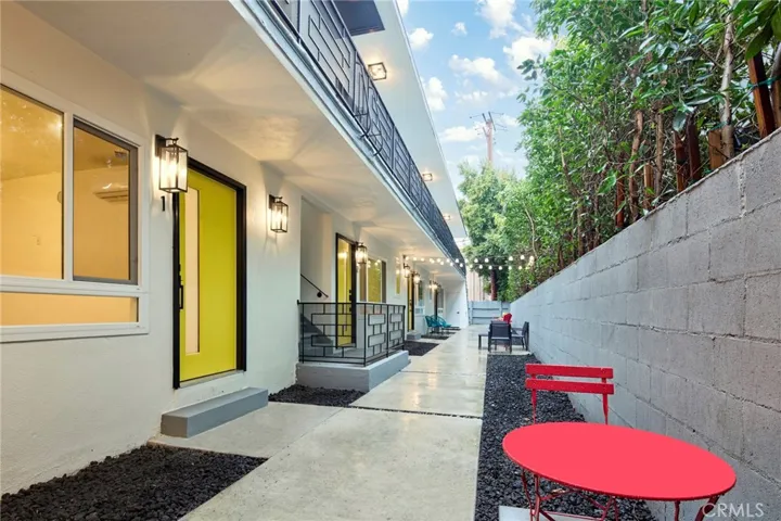 1047 N Sierra Bonita Avenue 13, West Hollywood, California 90046