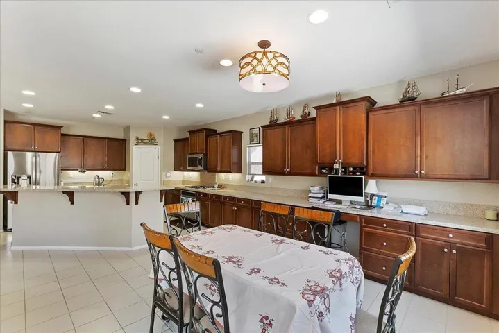 18-Breakfast Area