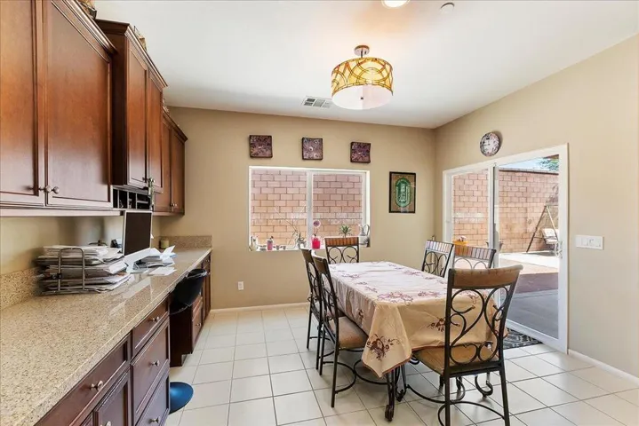 16-Breakfast Area
