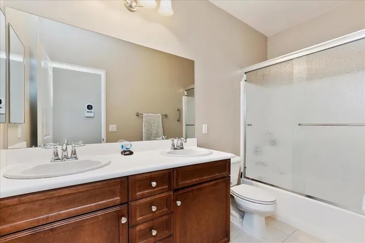 32-Bathroom 3