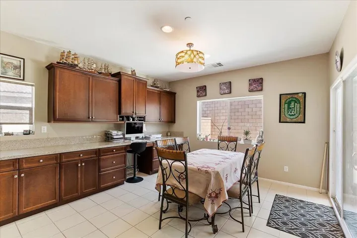 17-Breakfast Area