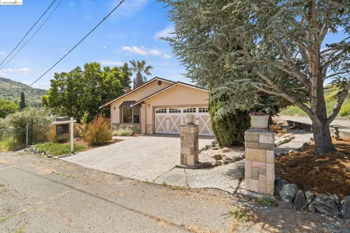 21 Archery Court, El Sobrante, California 94803-3513