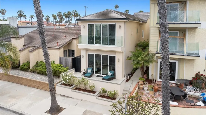 225 18th Street, Huntington Beach, California 92648