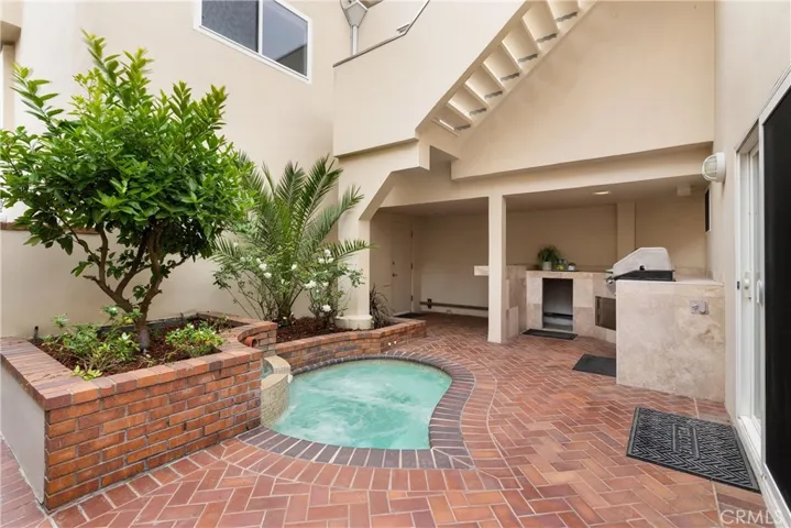 225 18th Street, Huntington Beach, California 92648