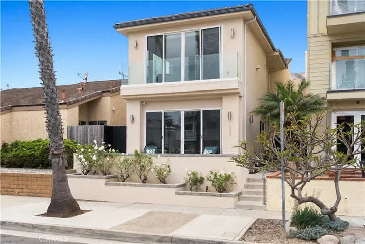 225 18th St. features upgraded amenities, materials and design, plus a front patio, 2 balconies and 1 rooftop deck.