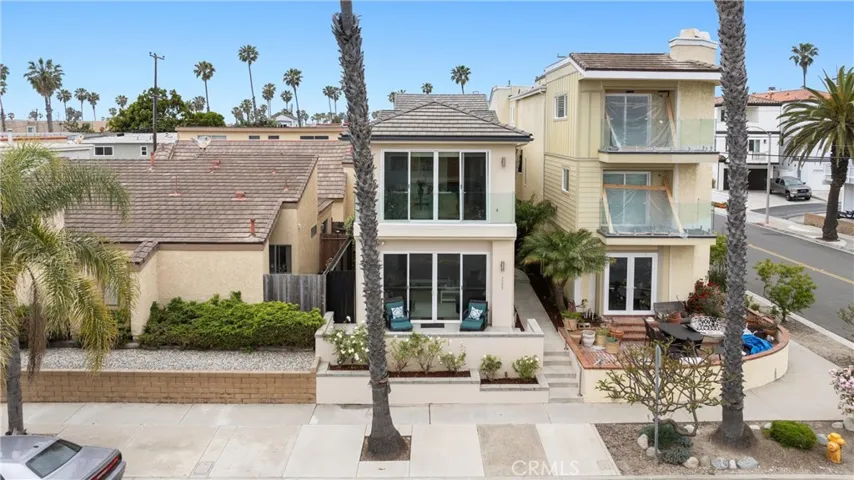 225 18th Street, Huntington Beach, California 92648