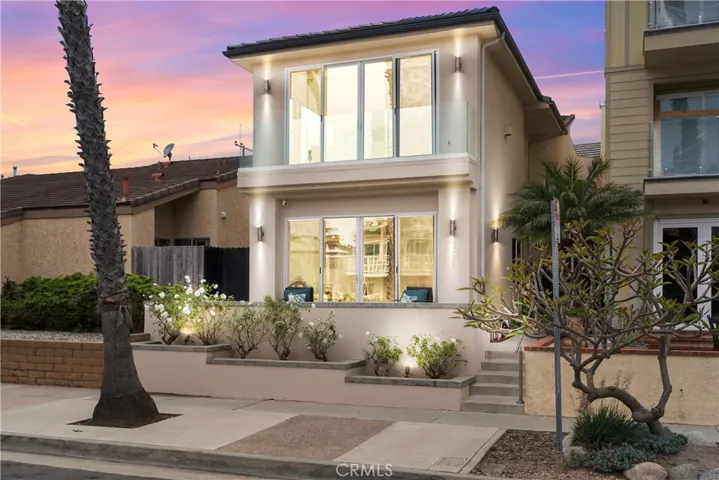 Welcome to the 200 block of 18th Street Huntington Beach.