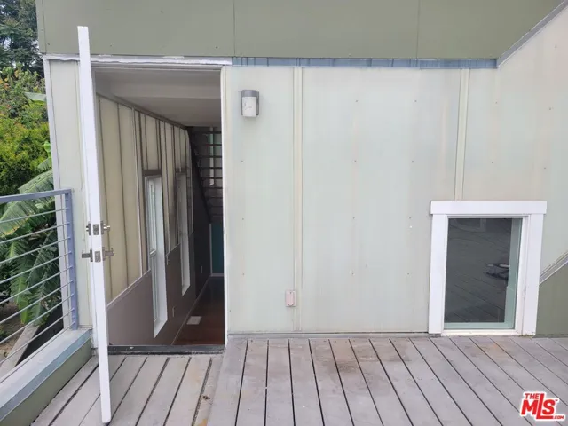 Outdoor deck perfect for BBQ
