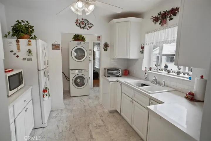 6453 Montgomery Avenue, Lake Balboa, California 91406