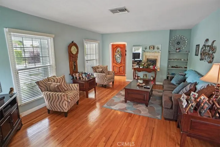 6453 Montgomery Avenue, Lake Balboa, California 91406