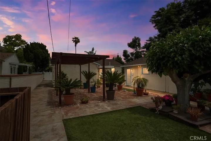 6453 Montgomery Avenue, Lake Balboa, California 91406