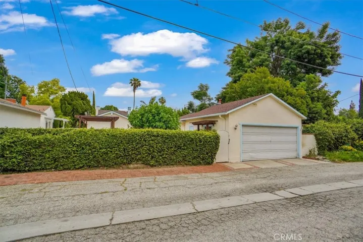 6453 Montgomery Avenue, Lake Balboa, California 91406