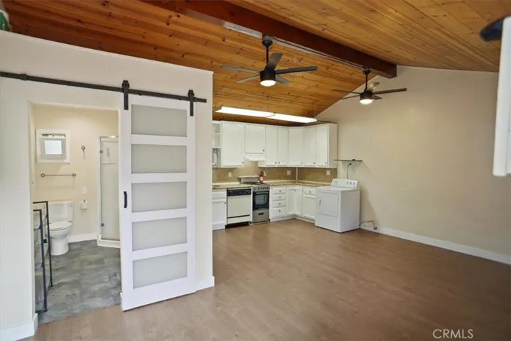 6453 Montgomery Avenue, Lake Balboa, California 91406