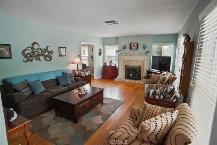 6453 Montgomery Avenue, Lake Balboa, California 91406