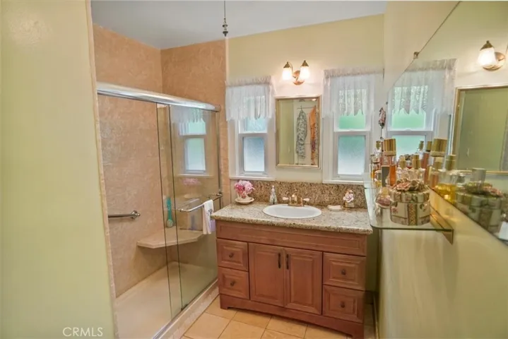 6453 Montgomery Avenue, Lake Balboa, California 91406