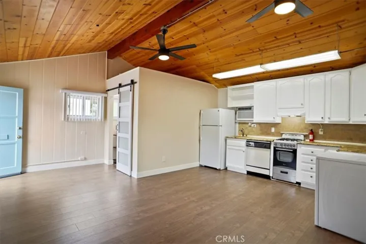 6453 Montgomery Avenue, Lake Balboa, California 91406