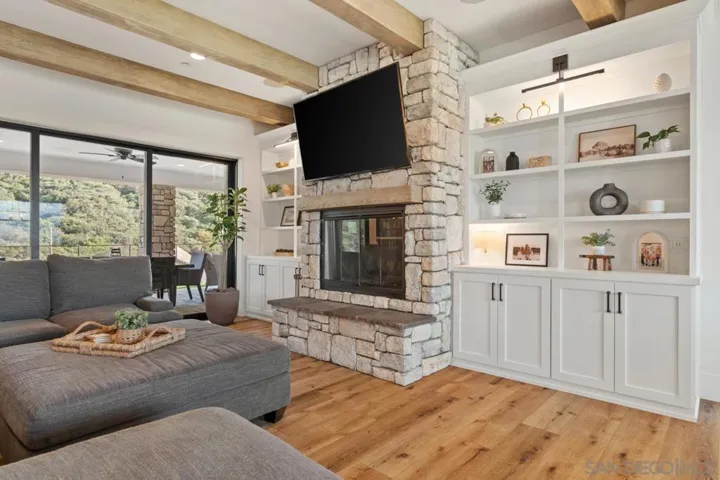 310 Amy Way, Alpine, California 91901
