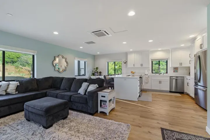 310 Amy Way, Alpine, California 91901