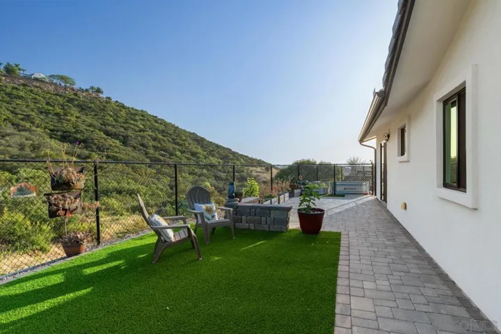 310 Amy Way, Alpine, California 91901