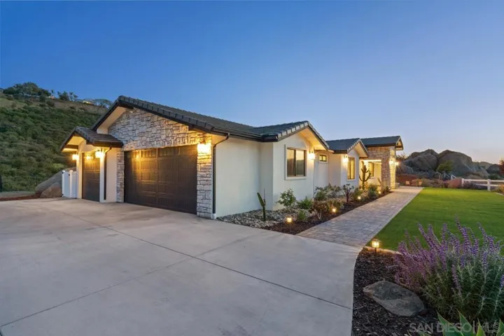 310 Amy Way, Alpine, California 91901
