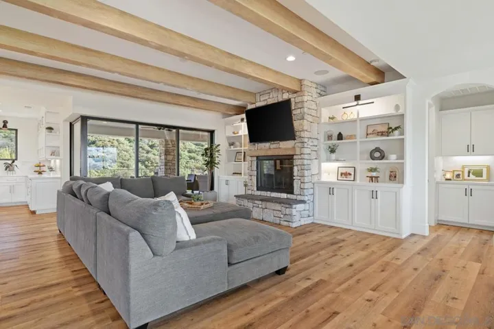 310 Amy Way, Alpine, California 91901